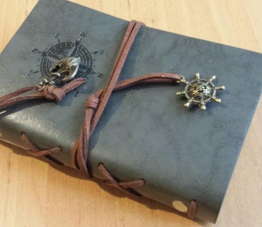 Reserva SHERLOCK HOLMES: THE DEVIL’S DAUGHTER en GAME y lleváte esta fantástica agenda vintage de regalo