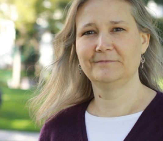 Amy Henning habla sobre los juegos triple A
