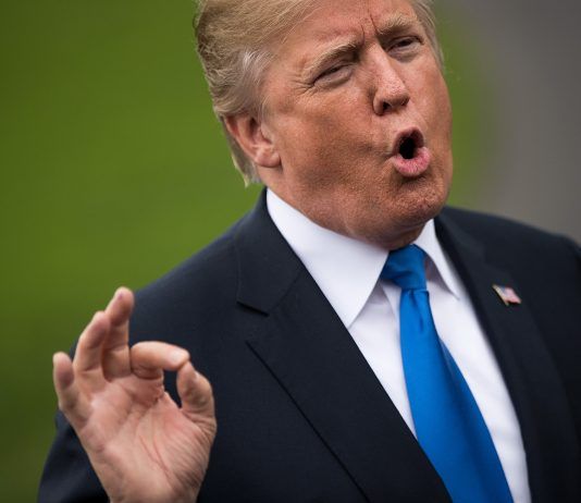 Donald Trump amenaza a los videojuegos por su violencia