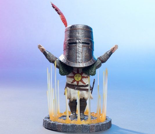 Alaba al sol con la nueva figura de Solaire de Astora de Dark Souls