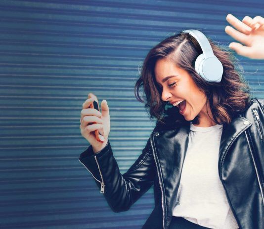 La premiada tecnología holográfica para auriculares Super X-Fi llega al mercado
