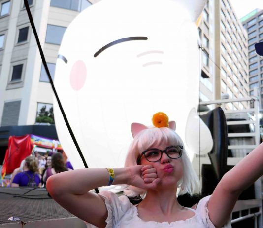 Así desfiló la carroza de Final Fantasy XIV Online en el festival gay de Sidney