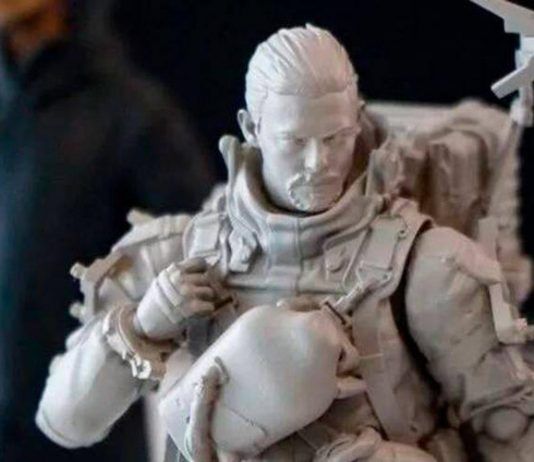 Kojima muestra una figura del protagonista de Death Stranding y saltan las alarmas de una edición coleccionista