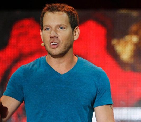 Cliff Bleszinski, creador de Gears of War, centra su vida en el teatro y los musicales