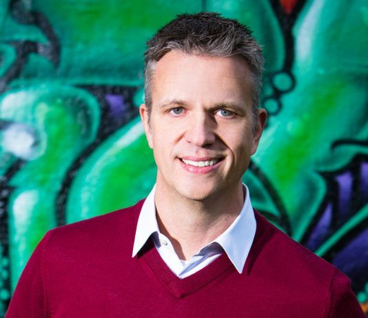 El jefe de Xbox Games Studios cree que la VR necesita crecer antes de apostar por ella