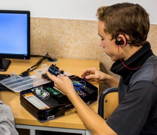 Playstation colabora con el concurso de robótica “I Brains Bot League”