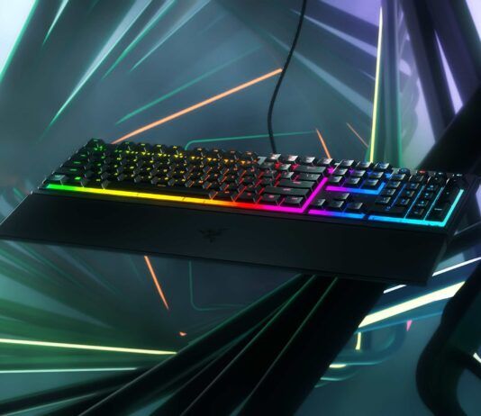 Razer presenta el Ornata V3, teclado ergonómico de perfil bajo con tecnología de Meca-Membrana