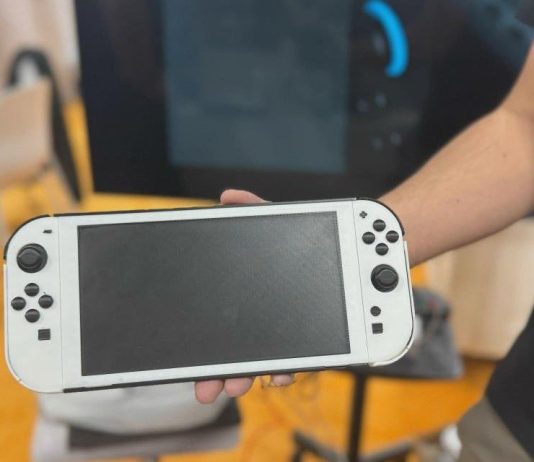 Una réplica de Nintendo Switch 2 se muestra a puerta cerrada en el CES y se filtra su fecha
